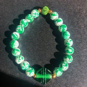 Green/ jade gem with splashed colored bracelet
